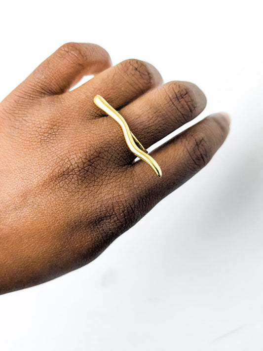 Wavy Gold bar ring