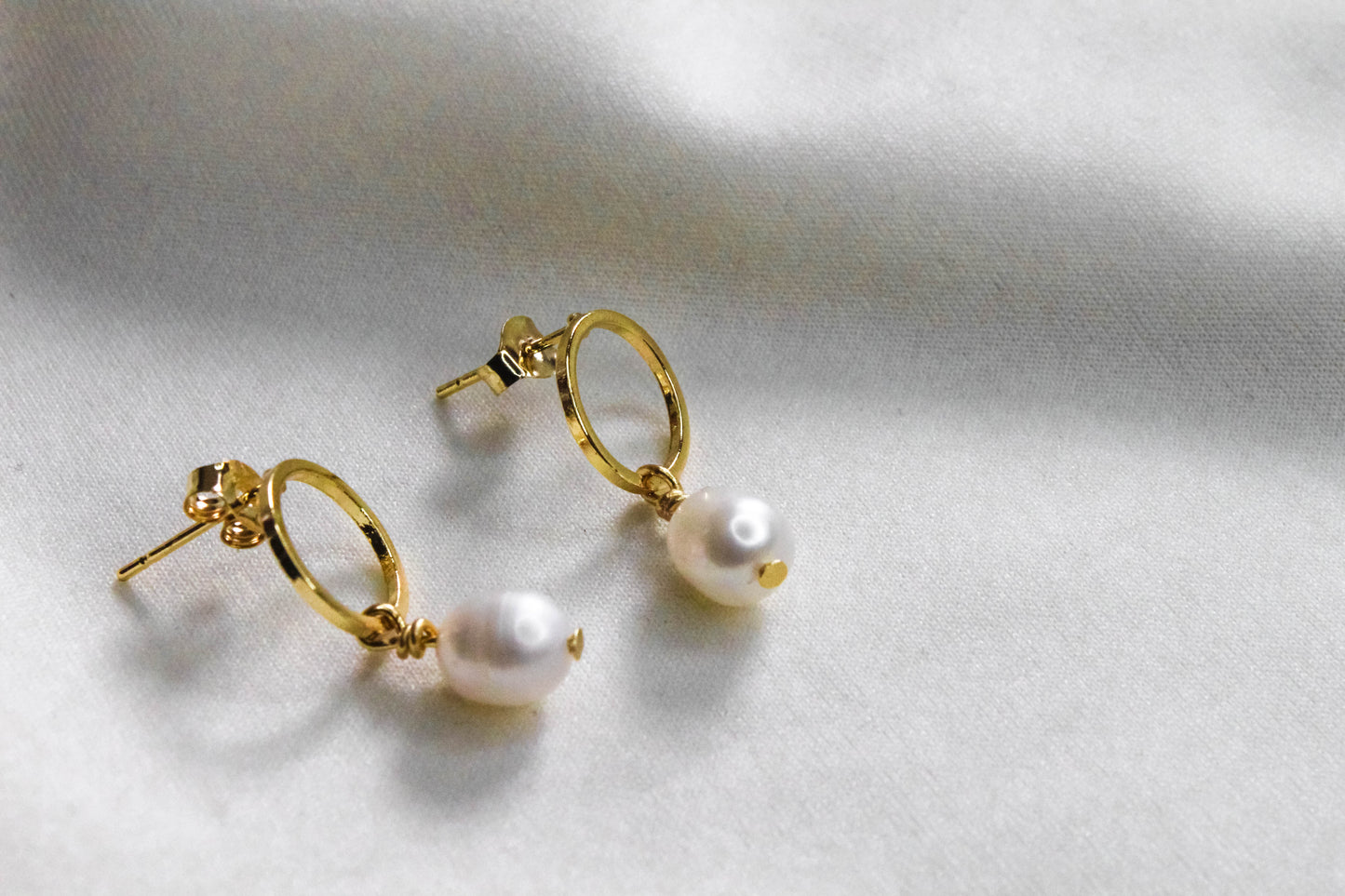 18k pearl studs