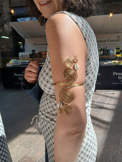 Adjustable arm cuff