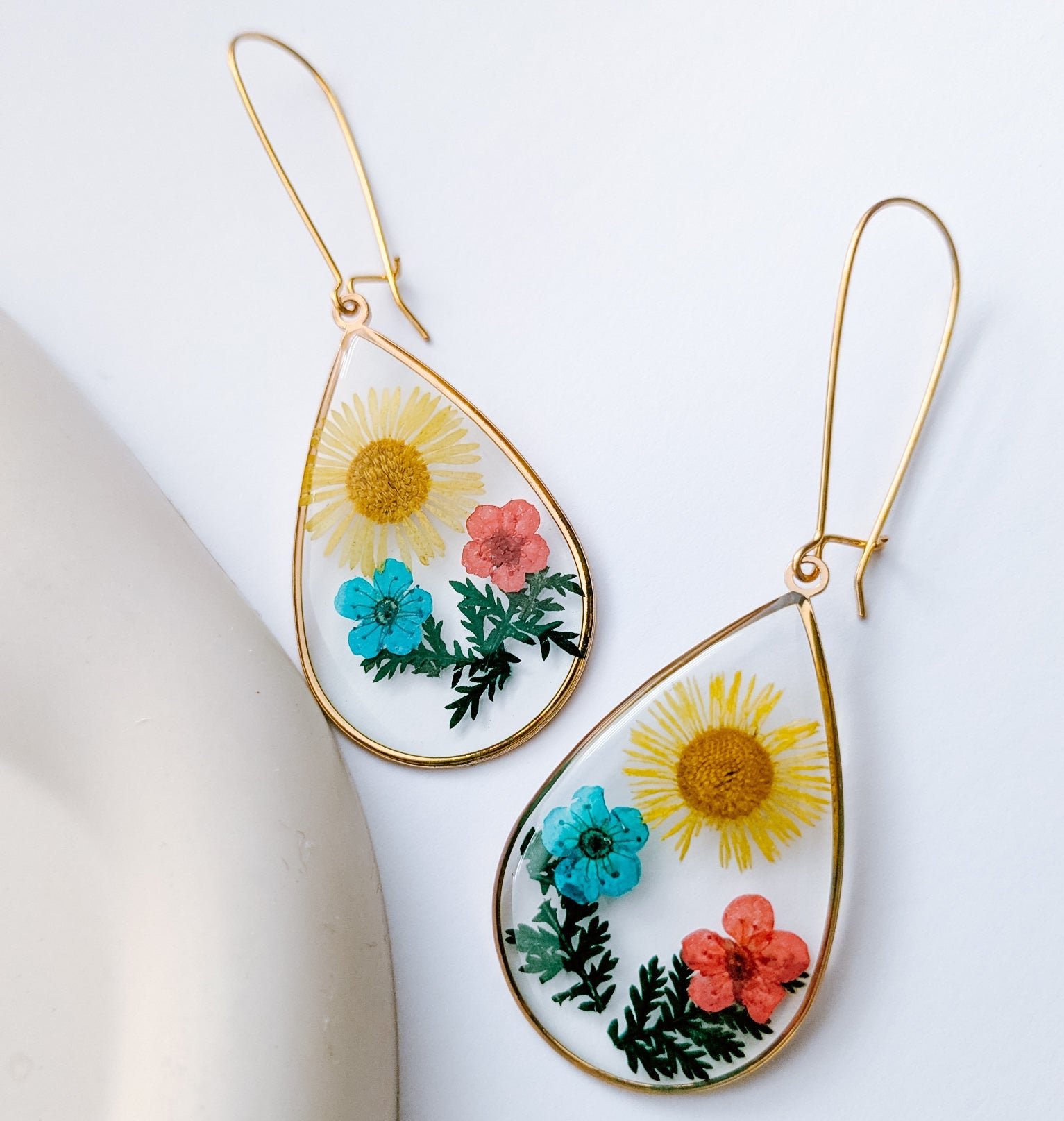 Pressed flower drop earrings