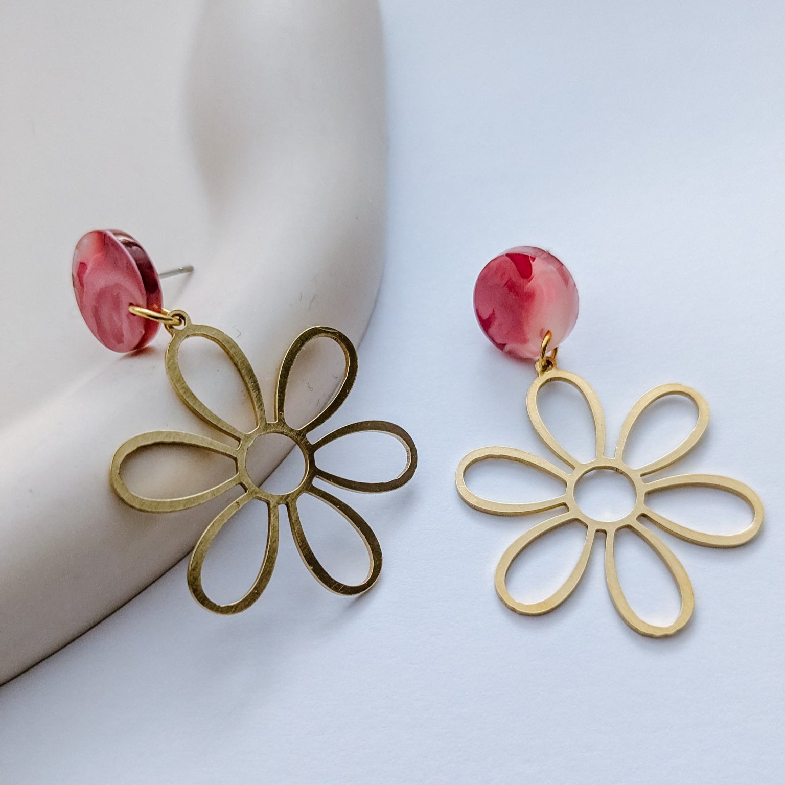 daisy pink flower studs